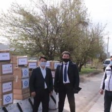 Жетысайские бабушки сшили 700 штук масок и раздали бесплатно жителям медицинские маски
