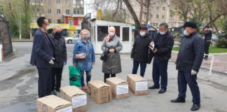 Налоговики вручили ветеранам налоговой и таможенной сферы продукты первой необходимости