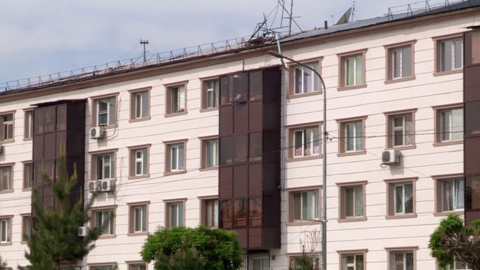 В Шымкенте обновлены фасады многоэтажек вдоль центральных проспектов