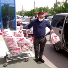 Коллектив СПК «Шымкент» поддержал жителей дома на карантине