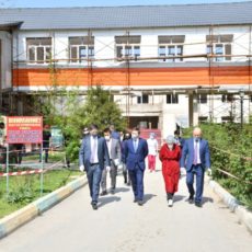 Аким Шымкента ознакомился с ремонтом родильного дома