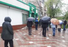 В Шымкенте у 40 отделений HALYK BANK появились специальные полосы разметка