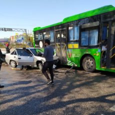 В Шымкенте автобусы с пассажирами дважды за день попали в ДТП