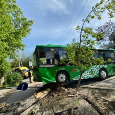 В Шымкенте автобус с пассажирами опять попал в серьезное ДТП ДТП