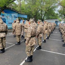 Призывники будут проходить ПЦР-тестирование в Казахстане построение. армия. военная часть
