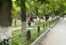 Казахстанцев ждут длинные выходные в июле Двор в Шымкенте во время карантина