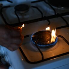 В Туркестане в микрорайоне к природному газу бесплатно подключили две нуждающиеся семьи газ