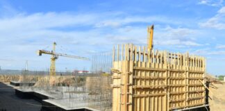 Шукеев поручил поощрять квалифицированных строителей стройка