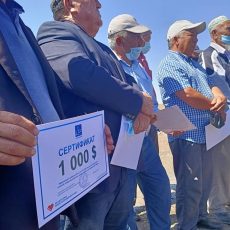 Мактааральцы начали получать сертификаты на 1000 долларов сертификат доллары Мактаарал
