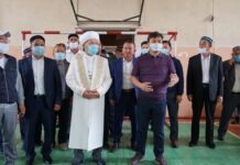 В Туркестанской области главный муфтий вручил ключи от нового жилья нуждающимся жителям муфтий, вручение ключей