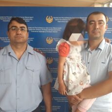 В Сарыагаше полицейские вернули родителям заблудившуюся 4-летнюю дочку полиция, ребенок