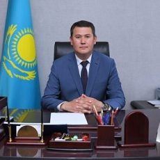 Попавший на видео в бане аким в Туркестанской области грозит распространителям ролика судом