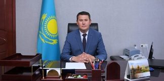 Попавший на видео в бане аким в Туркестанской области грозит распространителям ролика судом