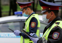 Водитель на Lexus оказал сопротивление полицейским на блокпосту в Туркестане блокпост, полицейские