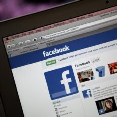 Facebook планирует сменить название фейсбук