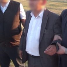 Аким Жамбылского сельского округа Туркестанской области подозревается в получении взятки