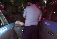 В Шымкенте сорвали погоны и жилетку с полицейского