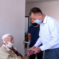 К 75-летию Победы шымкентским ветеранам войны вручили юбилейные медали