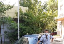 Госслужащим Казахстана разрешили таксовать такси водитель