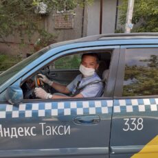 В Казахстане первый водитель, находившийся на карантине, получил выплату фонда Яндекс.Такси такси водитель