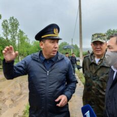 «Тебя сниму»: аким Шымкента пригрозил уволить подчиненных из-за потопа аким Шымкента