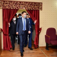 Аким Шымкента Мурат Айтенов побывал в театре оперы и балета Мурат Айтенов