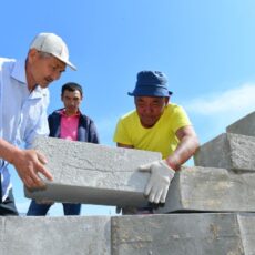В селе Оргебас подняли стены первого дома стройка