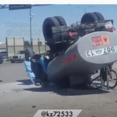 В Туркестанской области бензовоз столкнулся с легковыми автомашинами ДТП