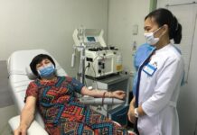 В Шымкенте вылечившиеся от коронавируса сдала свою плазму для плазмафареза больная коронавирусом