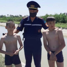 В Туркестанской области спасли детей, которые едва не утонули в канале спасение детей