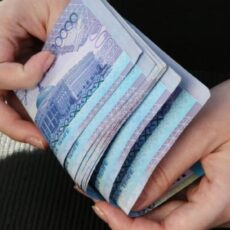Безвозмездный грант на 1,2 млн тенге обещал мошенник деньги, 10 000