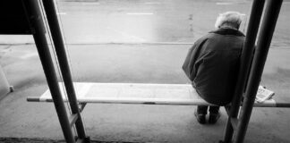 Пропавшего акмолинца, страдающего потерей памяти, нашли в Туркестане мужчина