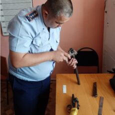 В Туркестанской области стражи порядка задержали человека с ружьем обрез, патроны