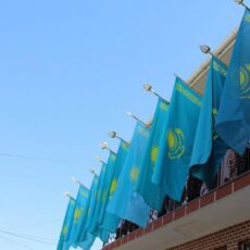 В Туркестане отметили День государственных символов РК флаг