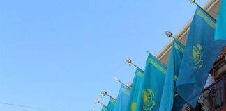 В Туркестане отметили День государственных символов РК флаг