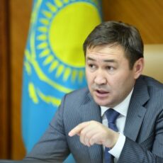 Жителям Шымкента поднимут зарплату за счет местного бюджета аким Мурат Айтенов