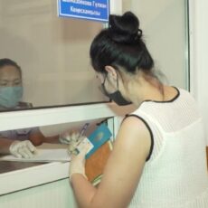 Иностранке помогли сотрудники миграционной службы в Шымкенте вид на жительство