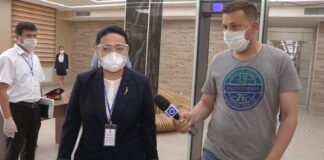 В Шымкенте школьники пытались пронести запрещенные предметы на ЕНТ