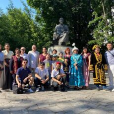 Казахская диаспора провела «Абаевские чтения» у памятника поэта в Москве памятник Абая в Москве