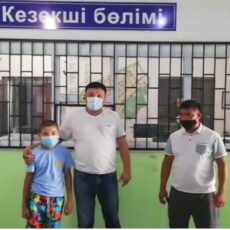 В Келесе помощник полицейских спас тонущего ребенка полиция
