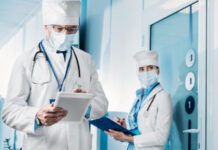 Более 770 медработников получили выплаты из ГФСС в связи с заражением COVID-19 и пневмонией врач