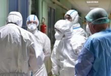 Более 720 медработников получили выплаты из ГФСС в связи с заражением COVID-19 и пневмонией врачи больница