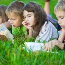 В Шымкенте запустили социальный проект «Наставники» дети читают книги