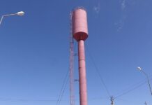 Годами без воды: водонапорную башню в селе Боралдай тестировали 1,5 года