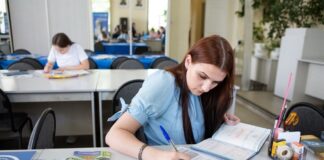 Приемные комиссии вузов Казахстана начали консультировать в онлайн формате ВУЗЫ