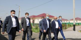 Глава государства осмотрел новый микрорайон в поселке Мырзакент Токаев
