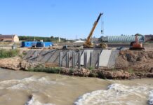 В Сарыагашском районе строят мост через реку Келес Келес