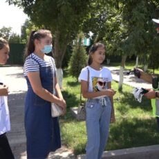 В Туркестанской области полицейские раздали маски с логотипом «Нет- наркотикам!» маски с логотипом "Нет- наркотикам!"