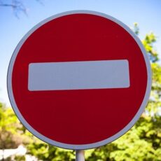На участке улицы Адырбекова будет ограничено движение транспорта стоп