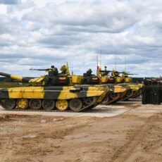 Казахстанские военнослужащие выступят на танках желтой окраски в «Танковом биатлоне» танк